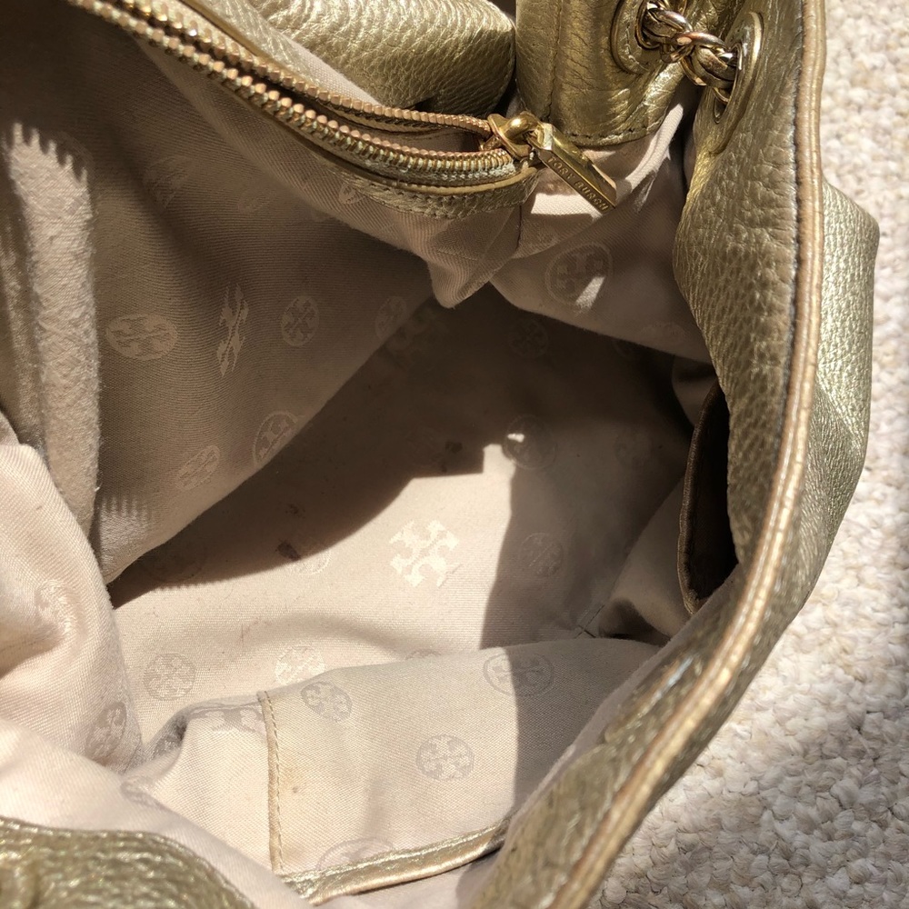 Tory Burch Thea Slouchy Chain Tote Bag in Gold - Picture 8 of 10